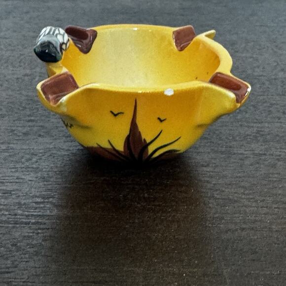 Vintage Ceramic Cicada Ashtray Provençal France Hand Painted Insect Bug Fly Dish - Picture 3 of 16